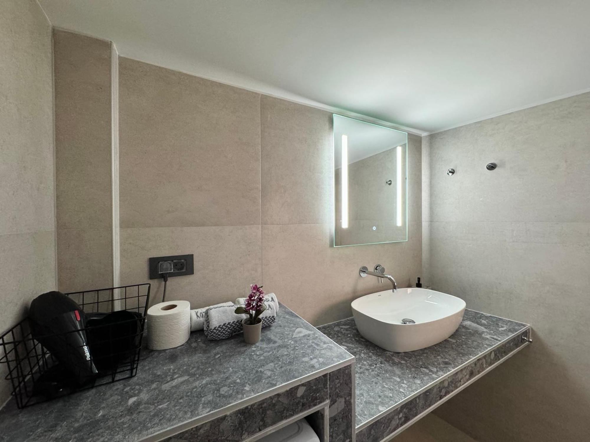 Spacious Apartment Near Monastiraki By Kozy Koala เอเธนส์ ภายนอก รูปภาพ